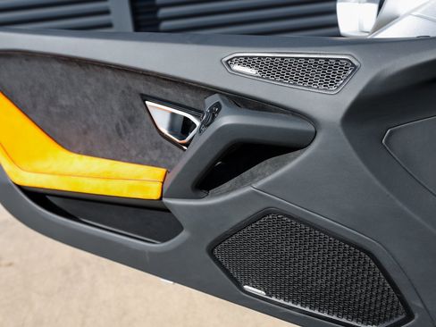 Used 2023 Lamborghini Huracan EVO image 22