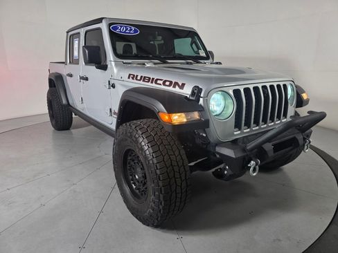Used 2022 Jeep Gladiator Rubicon w/ Trailer Tow Package AWD/4WD image 8