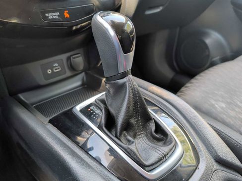 Used 2020 Nissan Rogue S FWD image 19