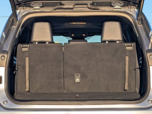 Used 2020 Toyota Highlander XLE image 13