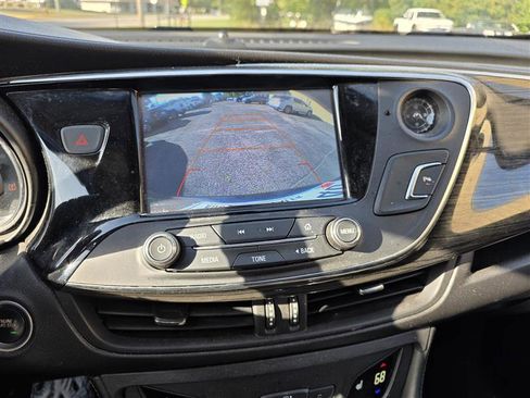 Used 2018 Buick Envision Essence image 10