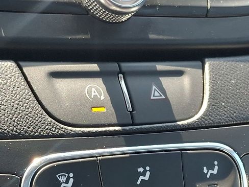 Used 2023 Chevrolet Malibu LT FWD image 25