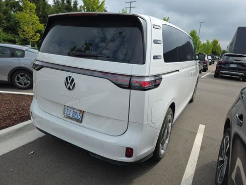 Used 2025 Volkswagen ID. Buzz Pro S Plus RWD image 3