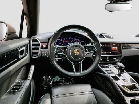Certified 2023 Porsche Cayenne AWD/4WD image 25