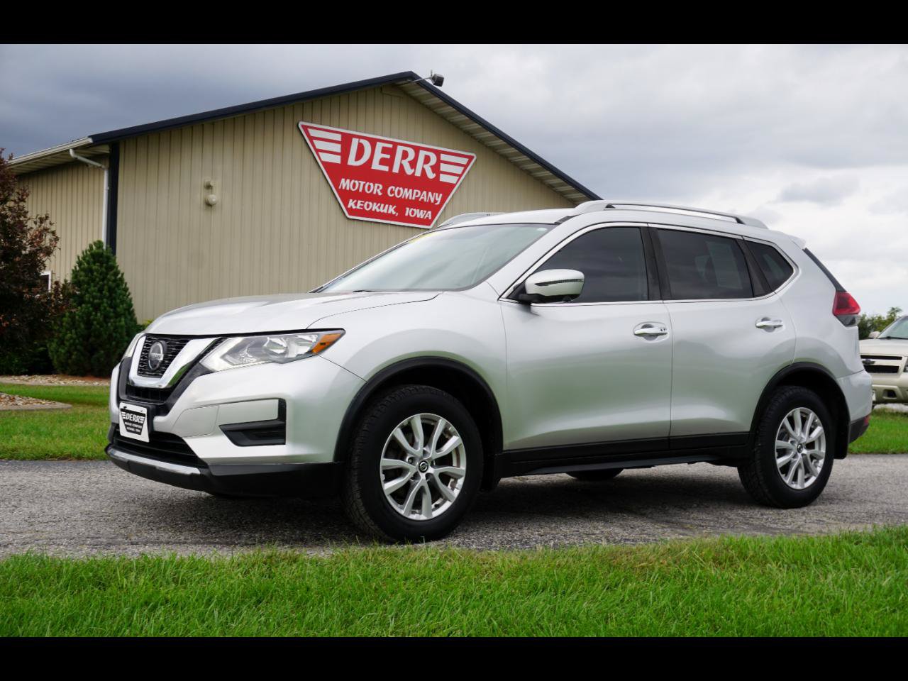 Used 2018 Nissan Rogue SV w/ Premium Package AWD/4WD image 1