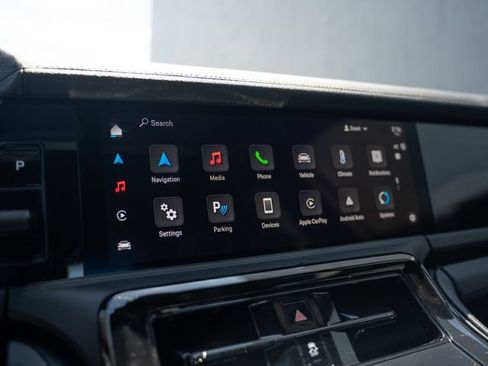 Certified 2025 Porsche Panamera 4 AWD/4WD image 25