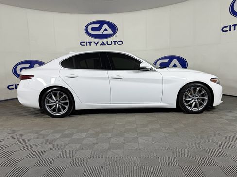 Used 2018 Alfa Romeo Giulia image 3