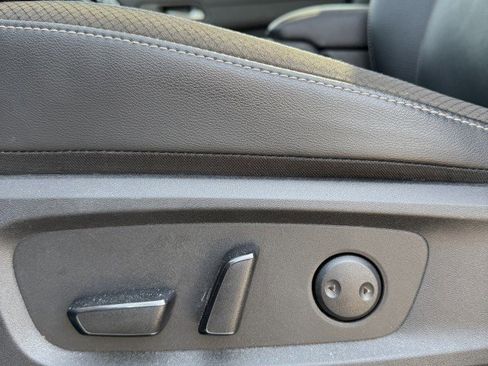 Used 2024 Nissan Pathfinder SL w/ SL Premium Package image 11