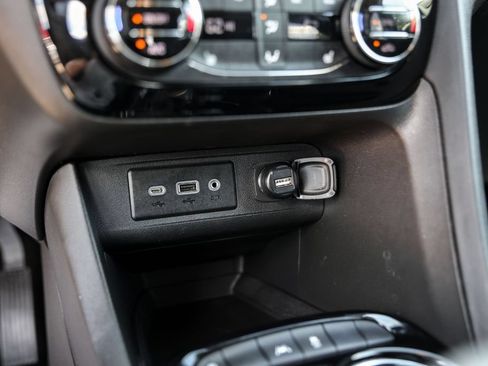 Used 2023 Buick Encore GX Essence w/ Experience Buick Package FWD image 22