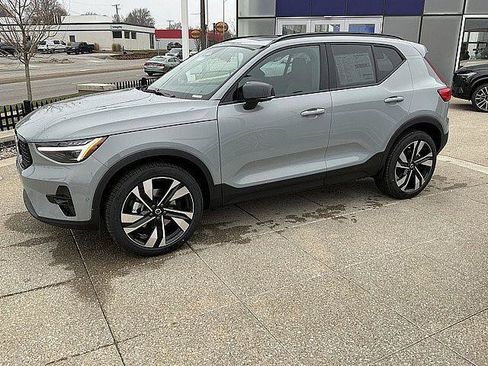New 2026 Volvo XC40 B5 Plus w/ Protection Package Premier AWD/4WD image 11
