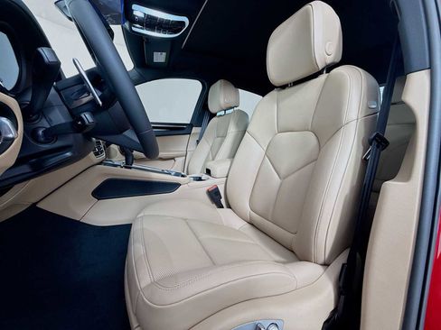 New 2026 Porsche Macan image 5