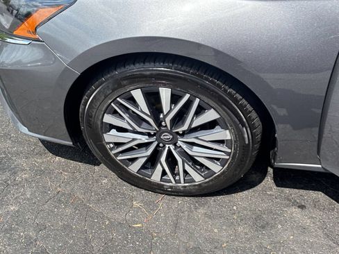 Used 2025 Nissan Altima 2.5 SV FWD image 27