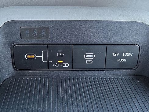 Used 2025 Hyundai Kona SEL image 17