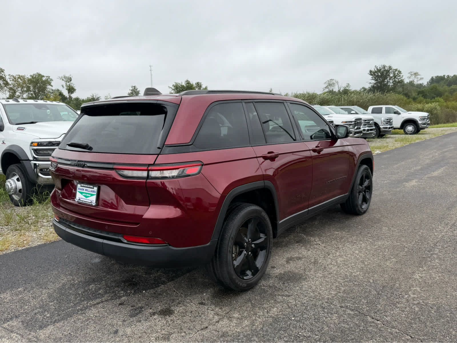Used 2023 Jeep Grand Cherokee Altitude AWD/4WD image 5