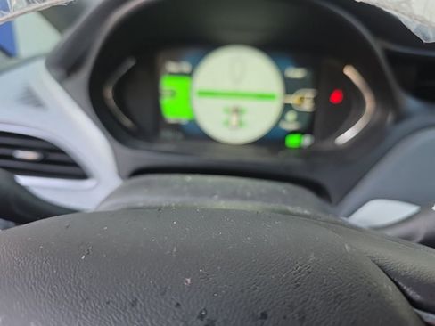 Used 2020 Chevrolet Bolt Premier w/ Infotainment Package FWD image 13
