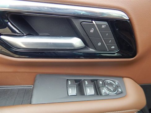 Used 2026 Chevrolet Suburban High Country w/ Sun And Tow Package image 30