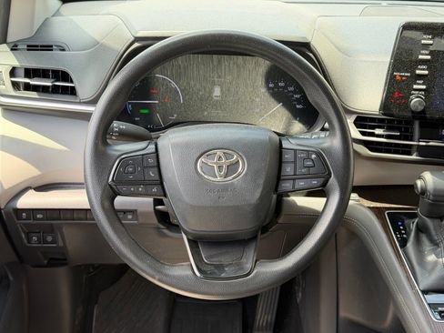 Used 2023 Toyota Sienna LE FWD image 8
