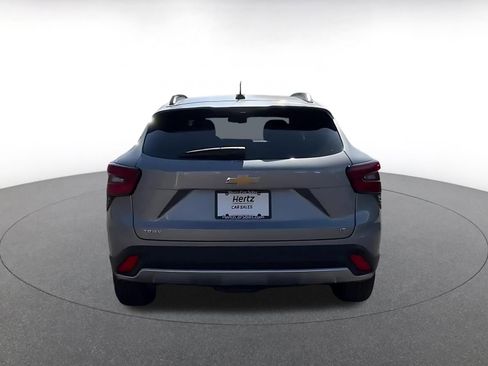Used 2025 Chevrolet Trax LT FWD image 12
