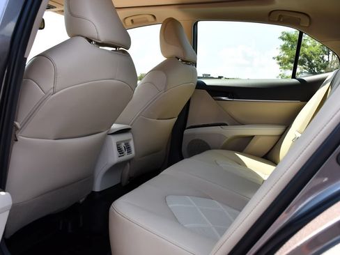 Used 2019 Toyota Camry XLE FWD image 24