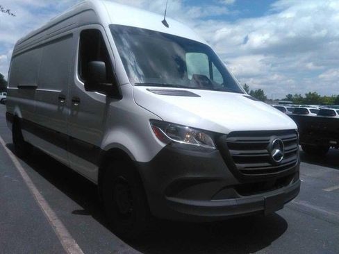 Used 2025 Mercedes-Benz Sprinter 2500 image 4