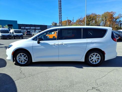 New 2026 Chrysler Voyager LX image 7