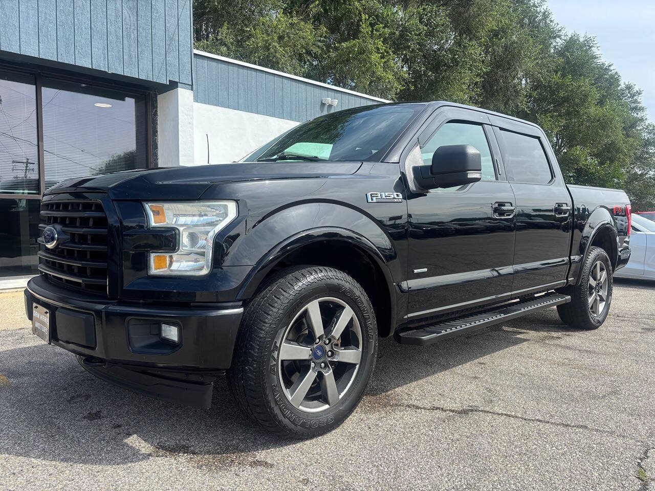 Used 2017 Ford F150 XLT w/ Equipment Group 302A Luxury AWD/4WD image 2