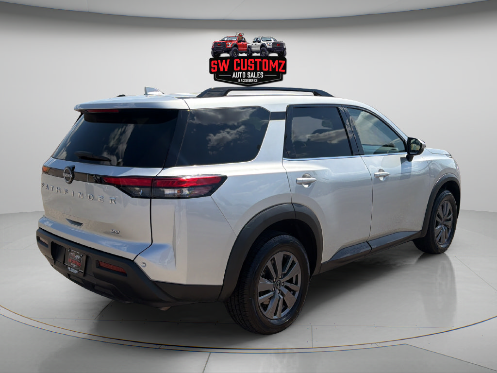 Used 2024 Nissan Pathfinder SV FWD image 7