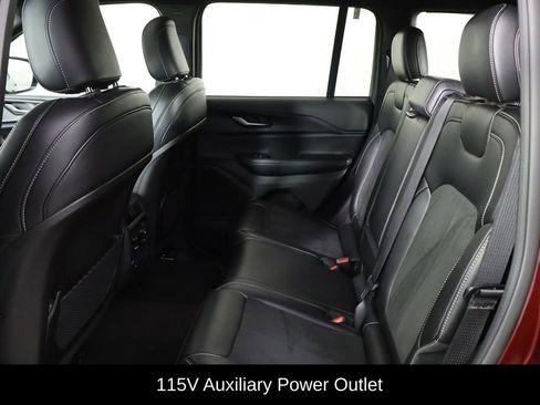 Used 2024 Jeep Grand Cherokee Altitude AWD/4WD image 16