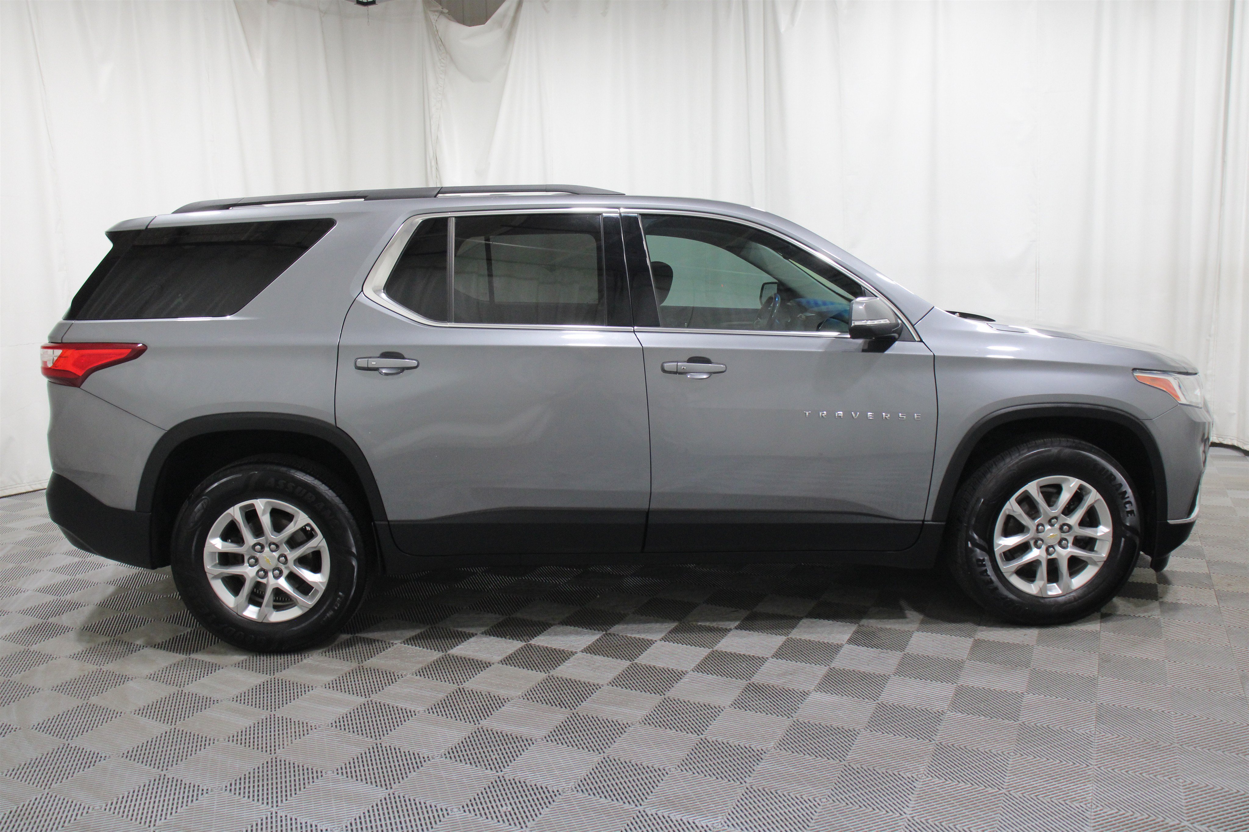 Used 2021 Chevrolet Traverse LT FWD image 34