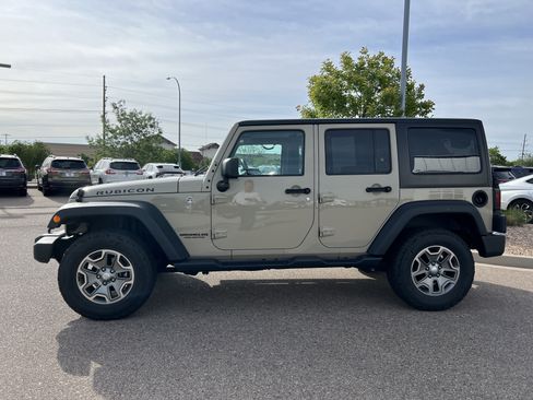 Used 2017 Jeep Wrangler Unlimited Rubicon w/ Connectivity Group AWD/4WD image 12