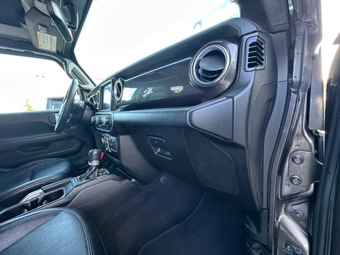 Used 2019 Jeep Wrangler Unlimited Sahara AWD/4WD image 21