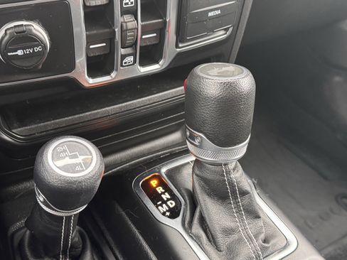 Used 2023 Jeep Wrangler Sahara image 24