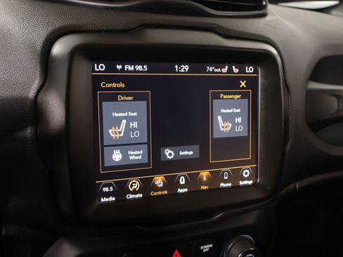 Used 2023 Jeep Renegade Latitude w/ Sun/Sound Group AWD/4WD image 8