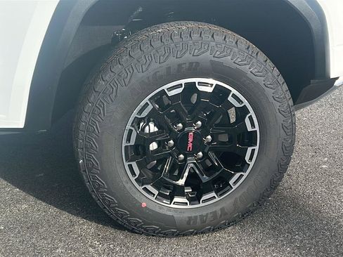 New 2026 GMC Canyon AT4 image 10