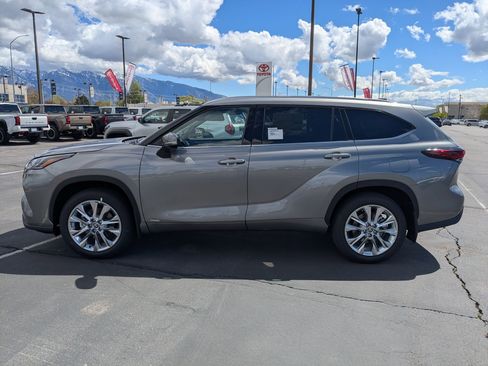 New 2026 Toyota Highlander Limited AWD/4WD image 2