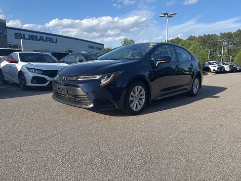 Used 2025 Toyota Corolla LE w/ LE Premium Package FWD image 2