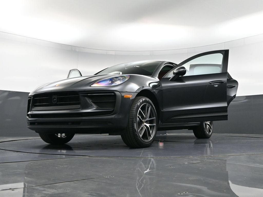 Certified 2026 Porsche Macan AWD/4WD image 39