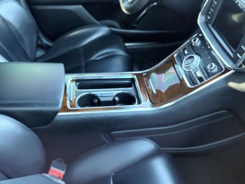 Used 2019 Lincoln Continental Premiere image 10