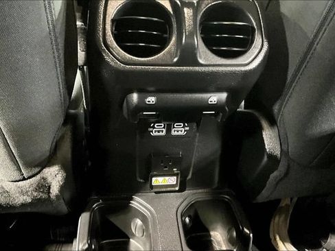 Used 2021 Jeep Wrangler Unlimited Sahara AWD/4WD image 10