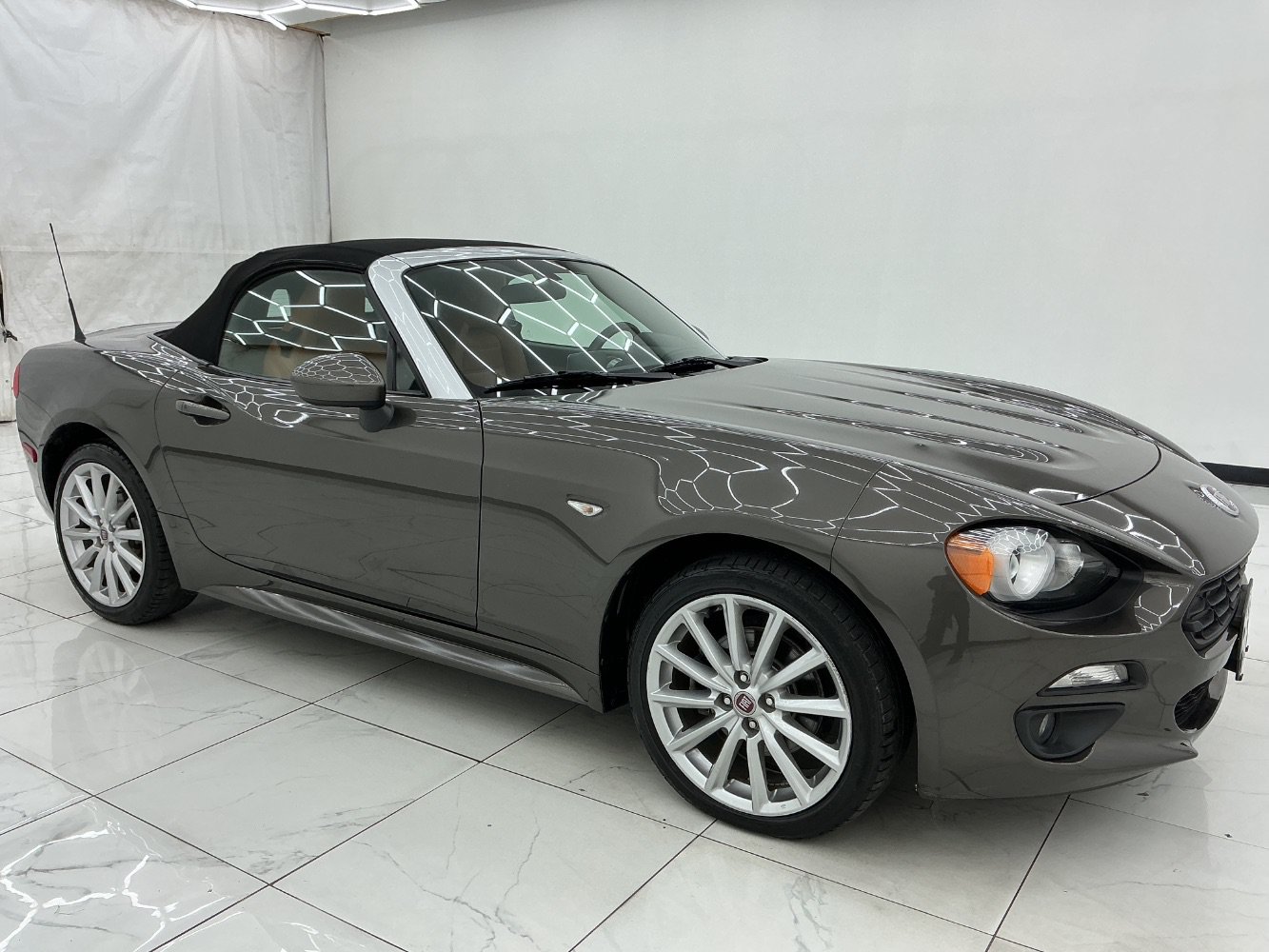 Used 2017 FIAT 124 Spider Lusso RWD image 7