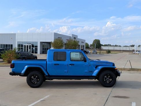 New 2025 Jeep Gladiator High Tide image 9