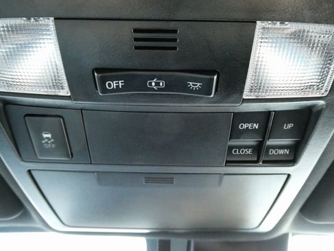 Used 2019 Toyota Tacoma Limited image 30