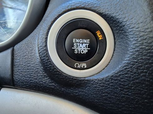 Used 2019 Dodge Journey SE image 28