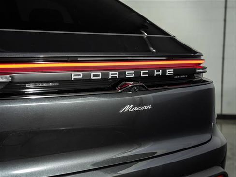 Used 2025 Porsche Macan Electric image 32
