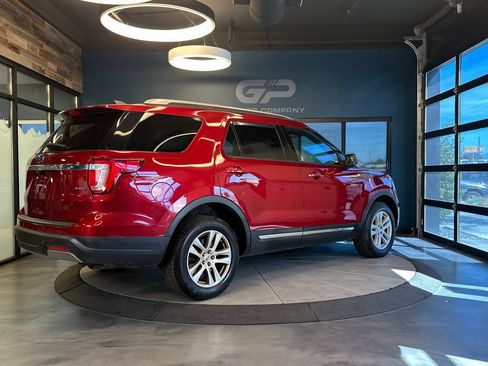 Used 2019 Ford Explorer XLT AWD/4WD image 3