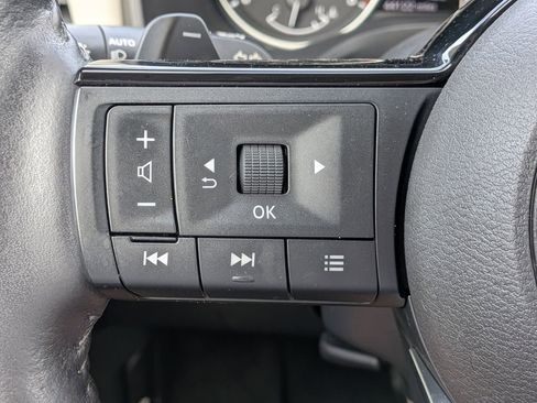 Used 2022 Nissan Rogue SV w/ SV Premium Package image 27