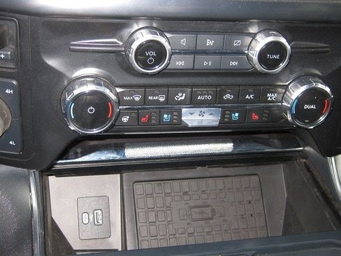 Used 2024 Ford F150 Platinum w/ Equipment Group 702A High AWD/4WD image 14