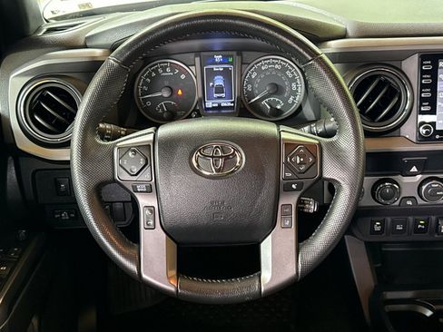 Used 2022 Toyota Tacoma TRD Off-Road w/ Technology Package AWD/4WD image 17