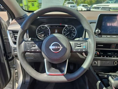 Used 2023 Nissan Rogue SV image 18