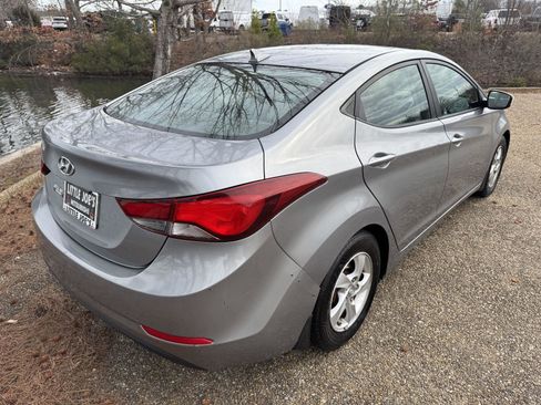 Used 2015 Hyundai Elantra SE image 5